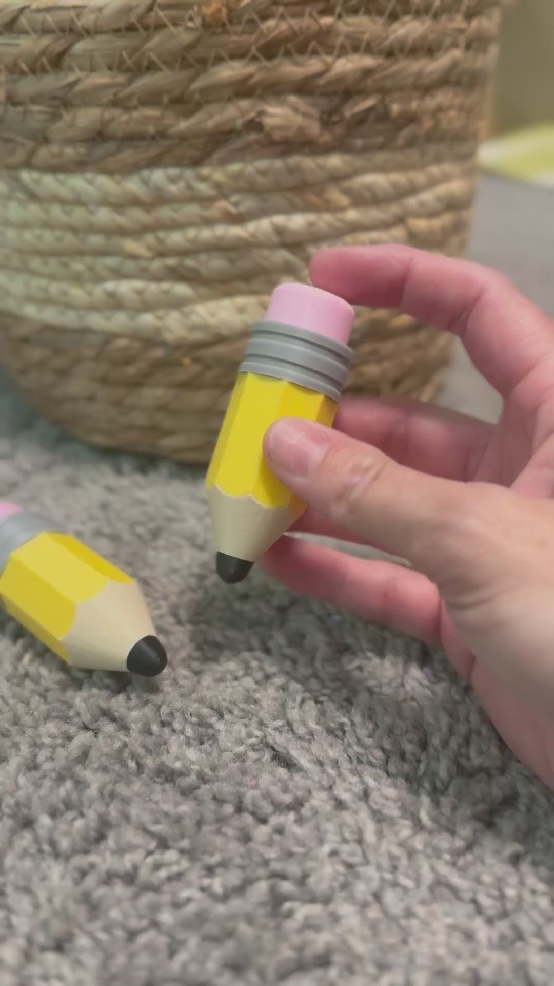 Video of yellow pencil fidget clickers being clicked